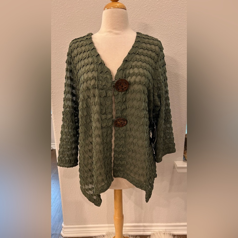Multiples lightweight textured large buttons green cardigan 1X